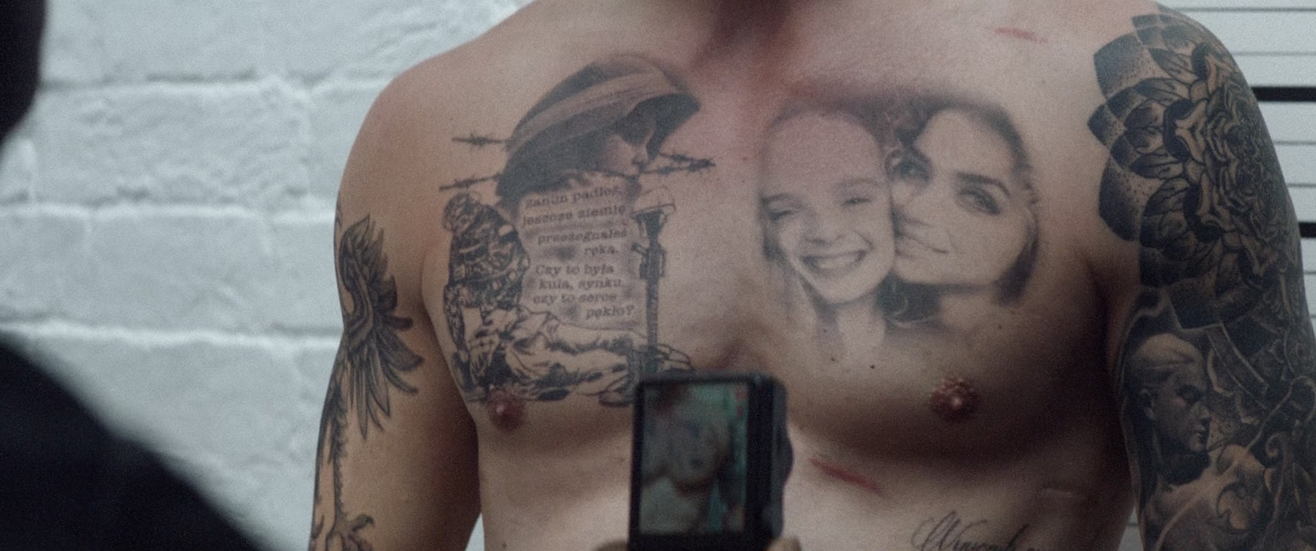 告密者剧照的剧照