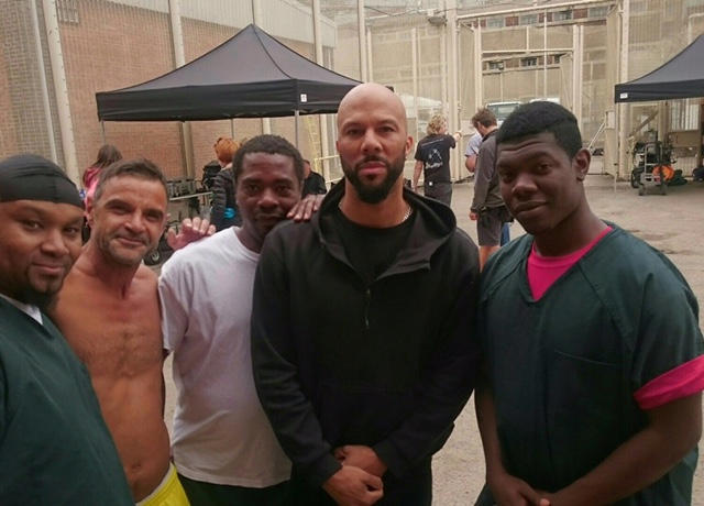 告密者剧照的剧照