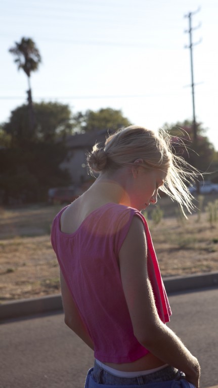 待绽蔷薇剧照的剧照