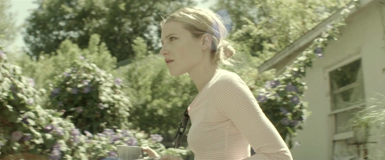 待绽蔷薇剧照的剧照