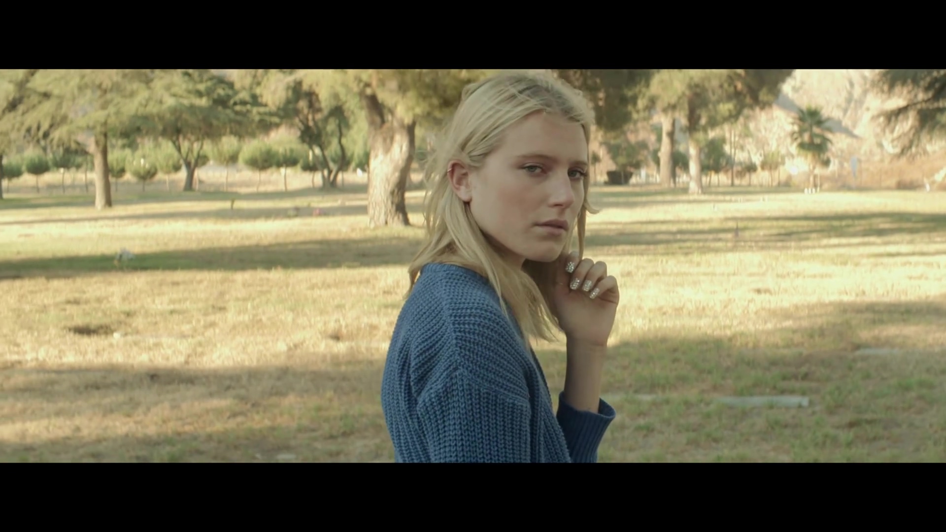 待绽蔷薇剧照的剧照