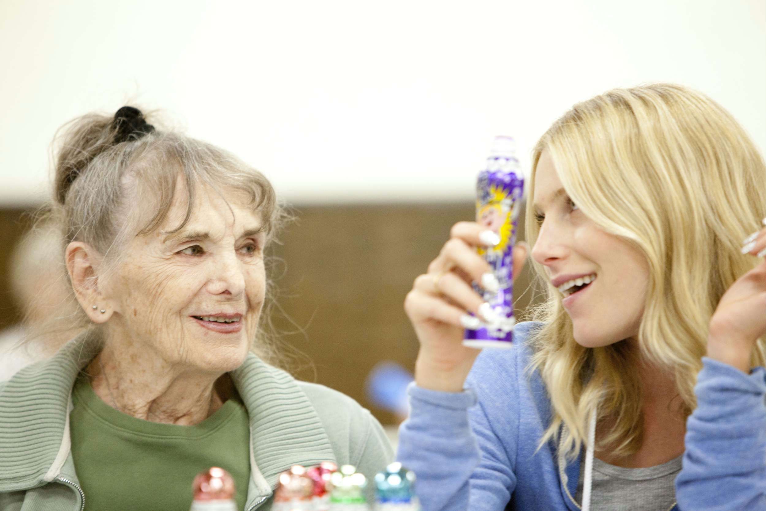 待绽蔷薇剧照的剧照