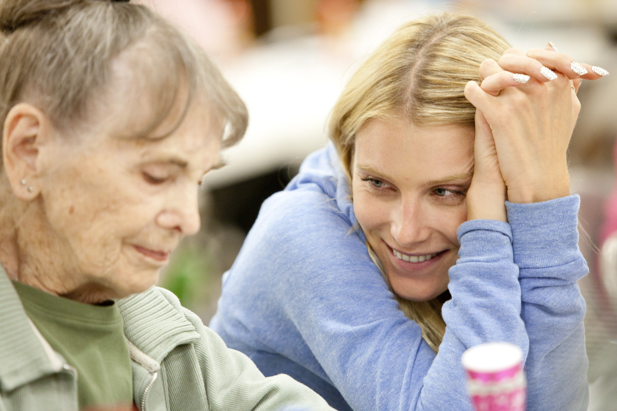 待绽蔷薇剧照的剧照
