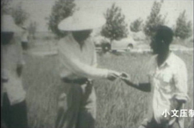 少奇同志，人民怀念你剧照的剧照