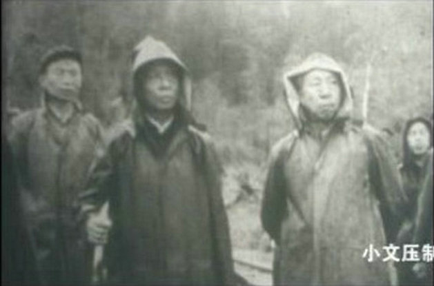 少奇同志，人民怀念你剧照的剧照