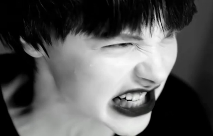 十四位演员的一分钟表演剧照的剧照