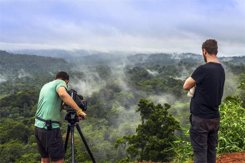 翻山涉水上学路剧照的剧照