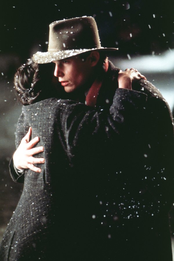 落在香杉树的雪花剧照的剧照