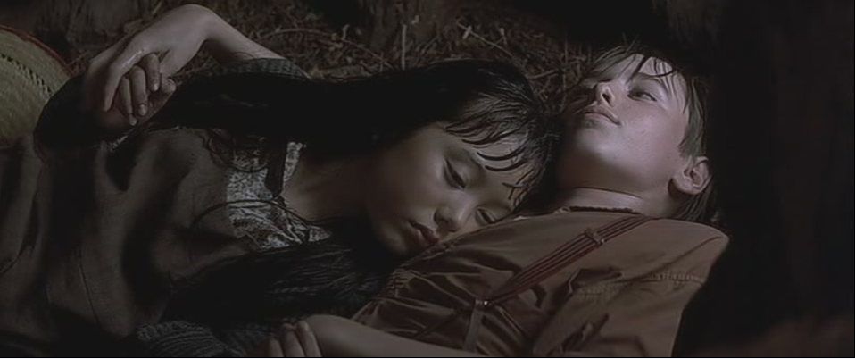 落在香杉树的雪花剧照的剧照