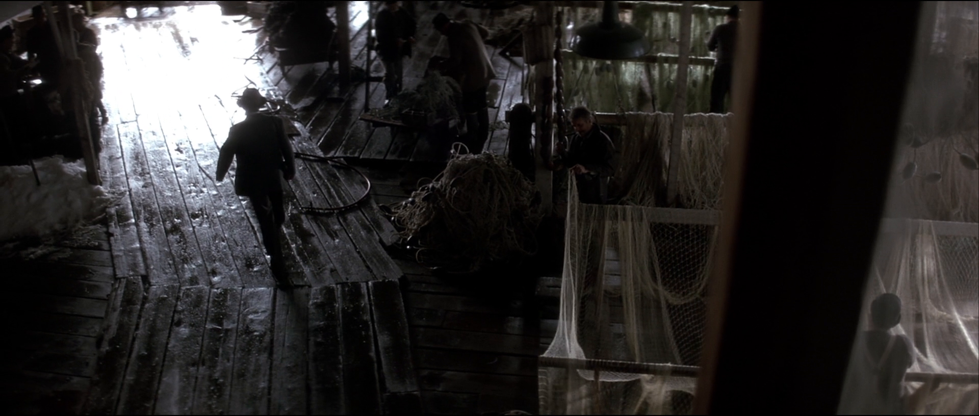 落在香杉树的雪花剧照的剧照