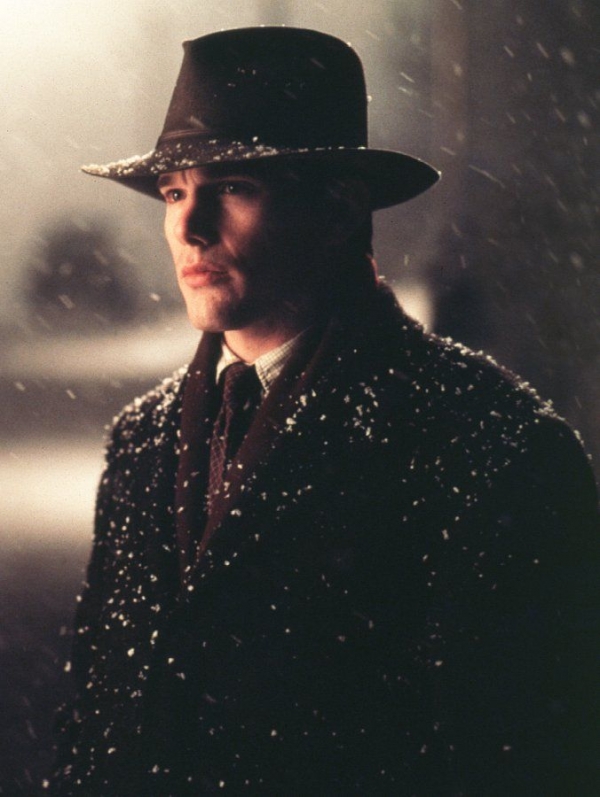 落在香杉树的雪花剧照的剧照