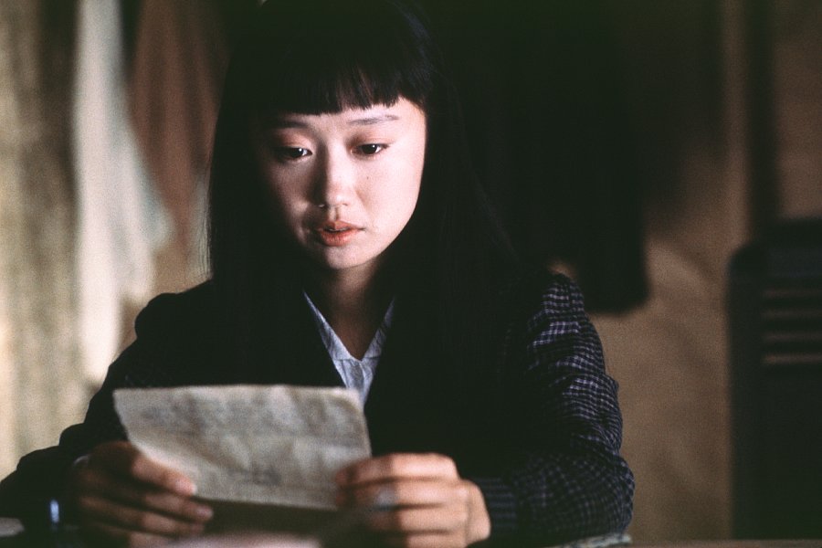 落在香杉树的雪花剧照的剧照