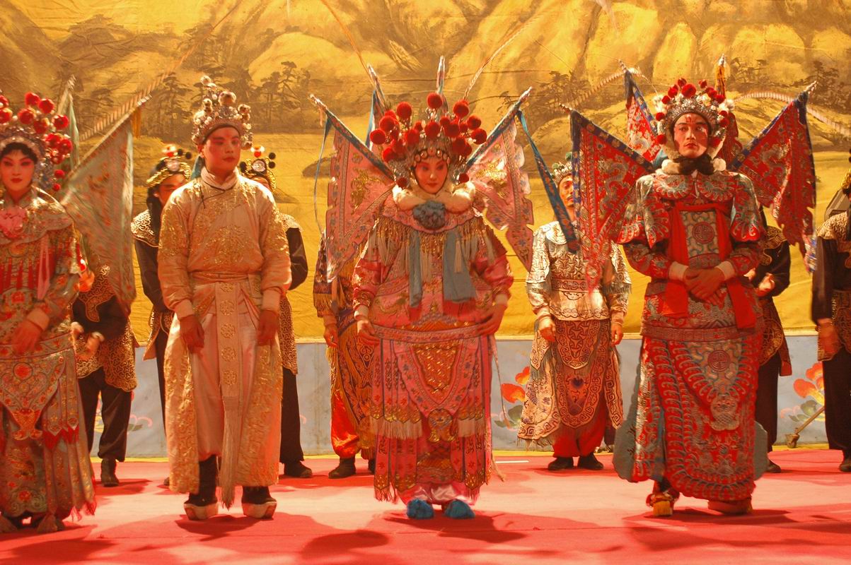 鸡犬不宁剧照的剧照