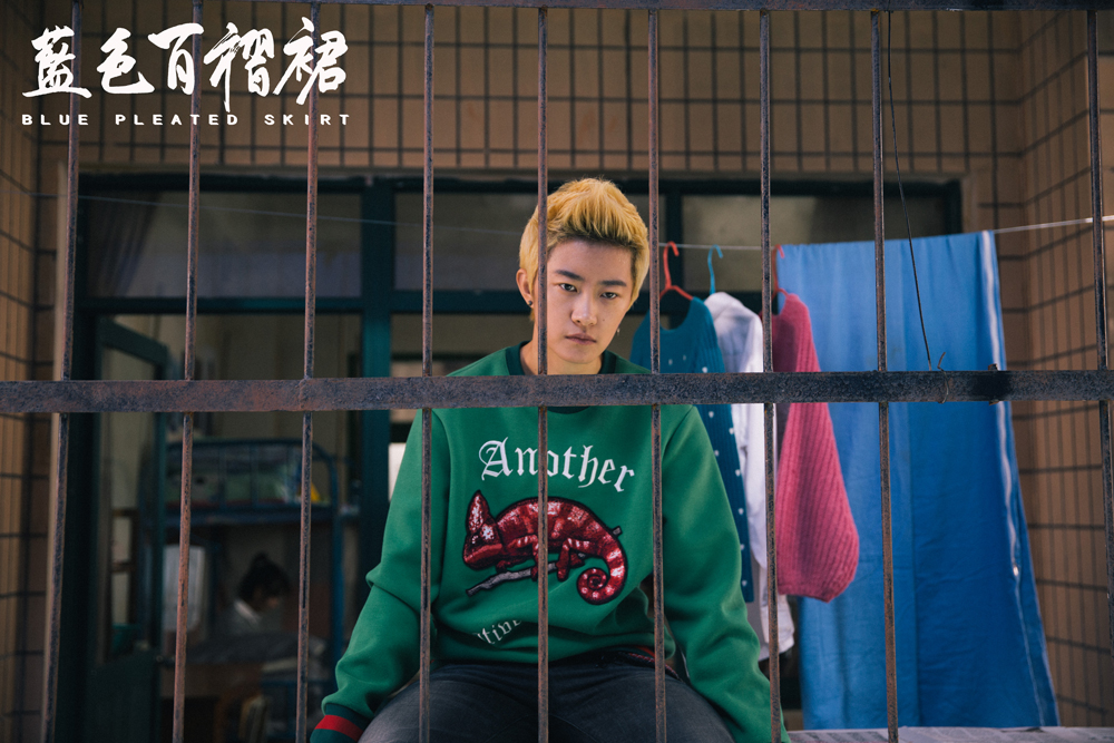 蓝色百褶裙剧照的剧照