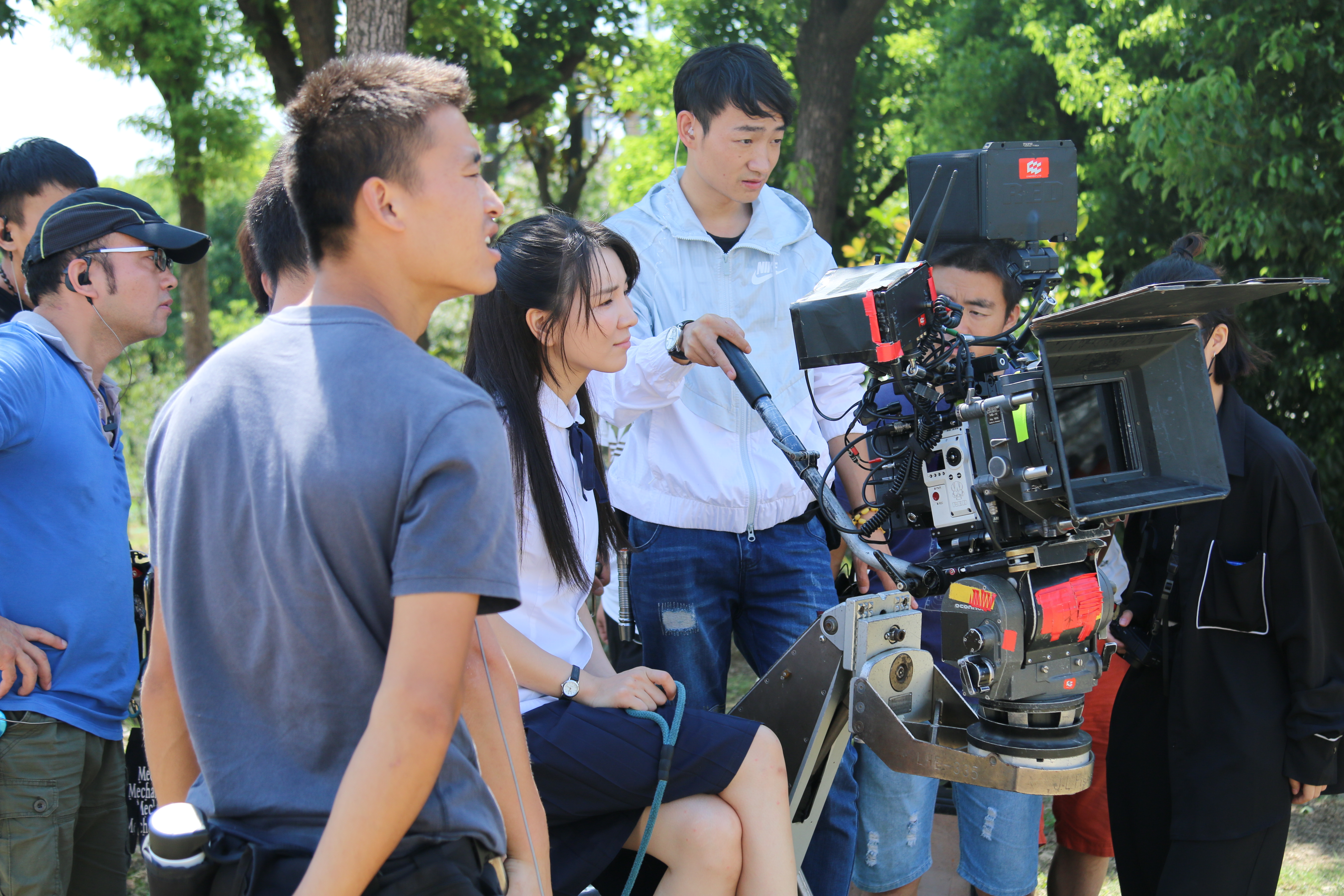 蓝色百褶裙剧照的剧照