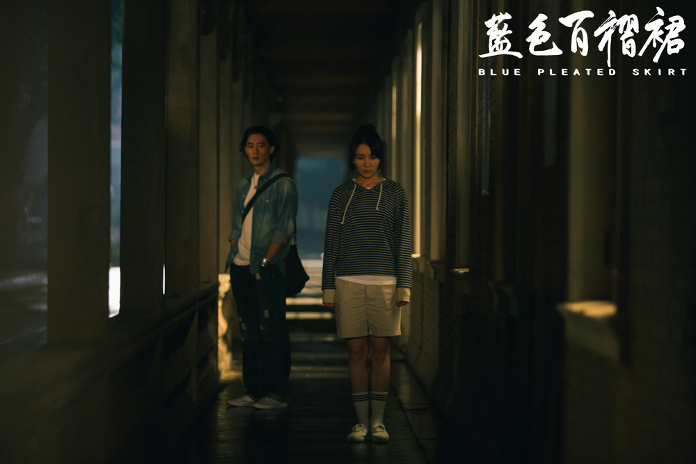 蓝色百褶裙剧照的剧照