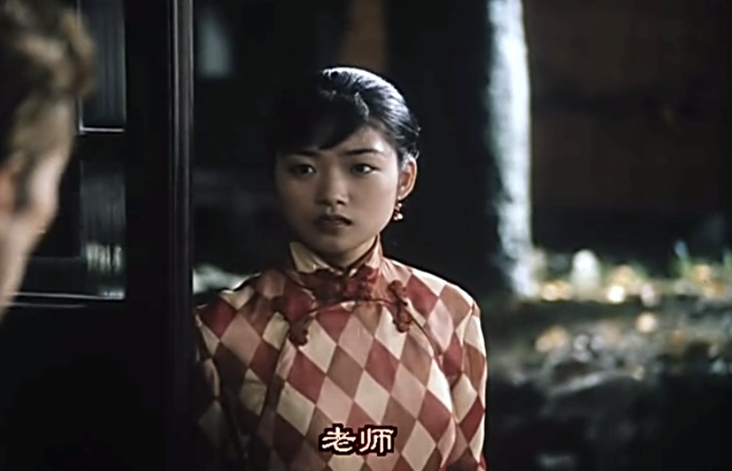 庭院里的女人剧照的剧照