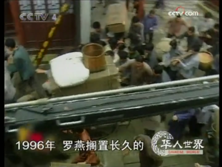 庭院里的女人剧照的剧照