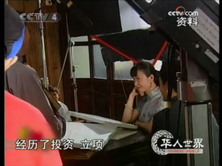 庭院里的女人剧照的剧照