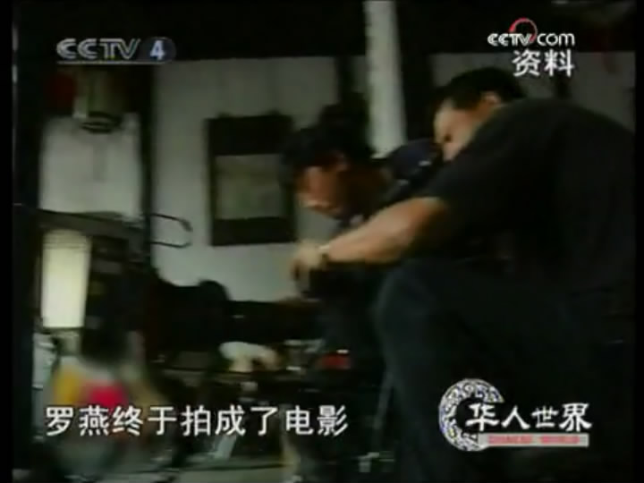 庭院里的女人剧照的剧照