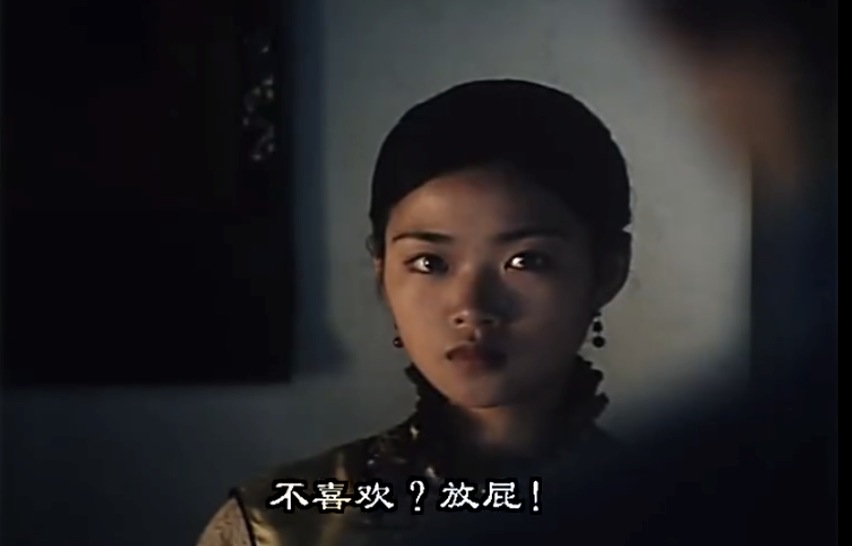 庭院里的女人剧照的剧照