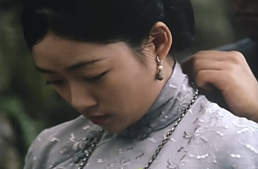 庭院里的女人剧照的剧照