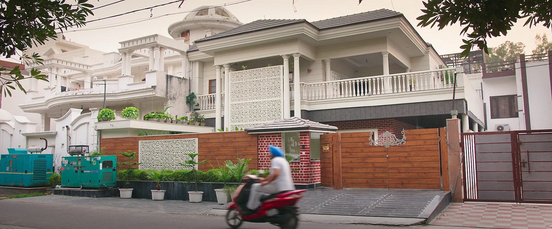 德里三人行剧照的剧照