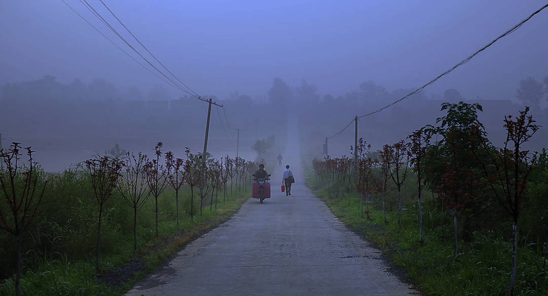 摇摇晃晃的人间剧照的剧照