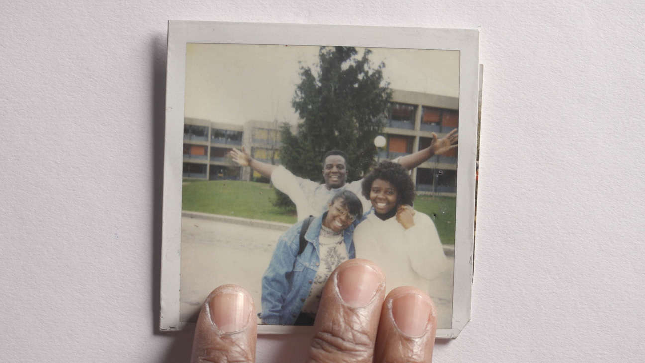 坚强之岛剧照的剧照