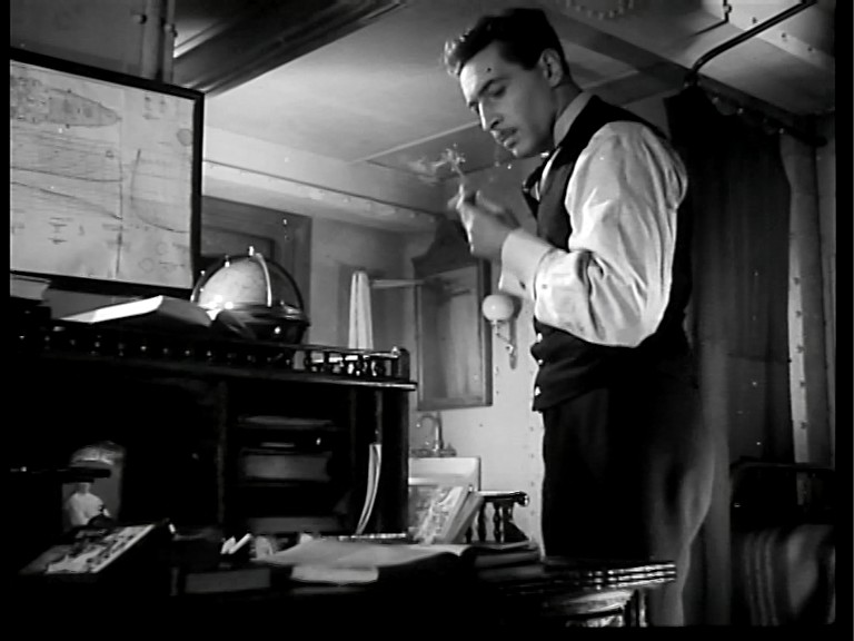 海军少尉巴宁剧照的剧照