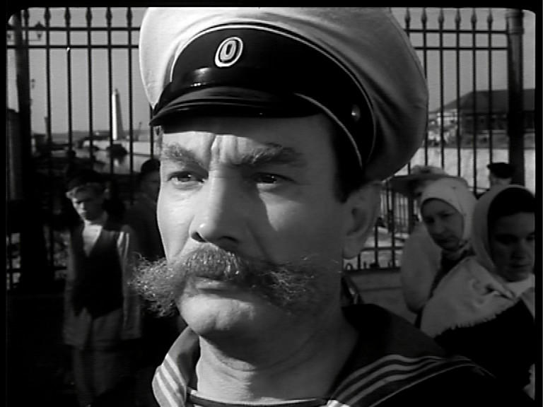 海军少尉巴宁剧照的剧照