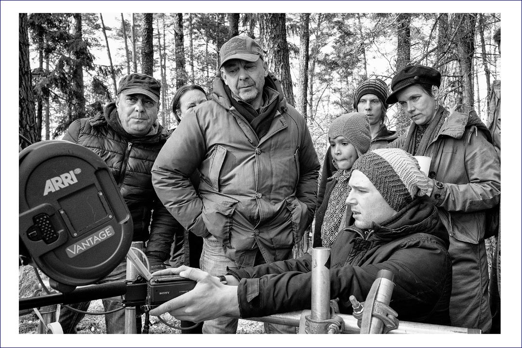 被涂污的鸟剧照的剧照