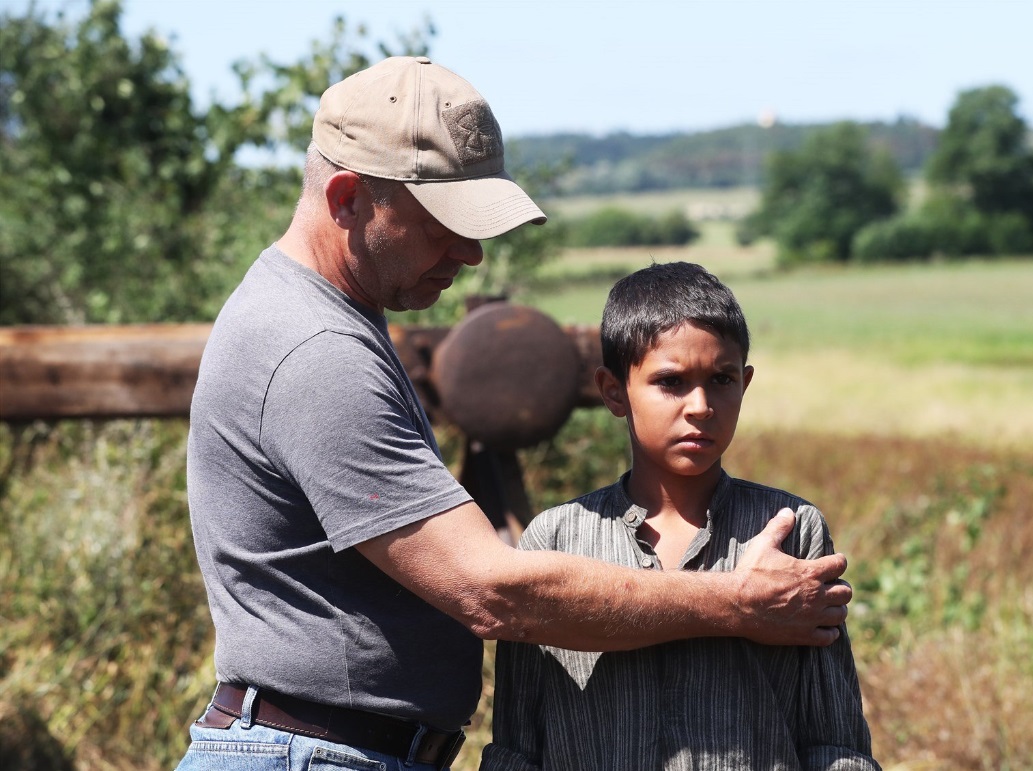 被涂污的鸟剧照的剧照