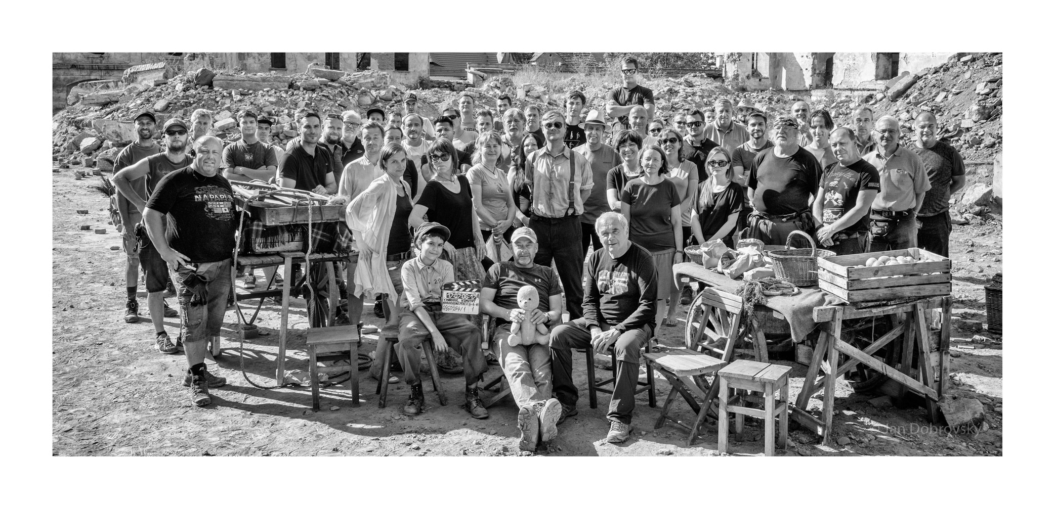 被涂污的鸟剧照的剧照