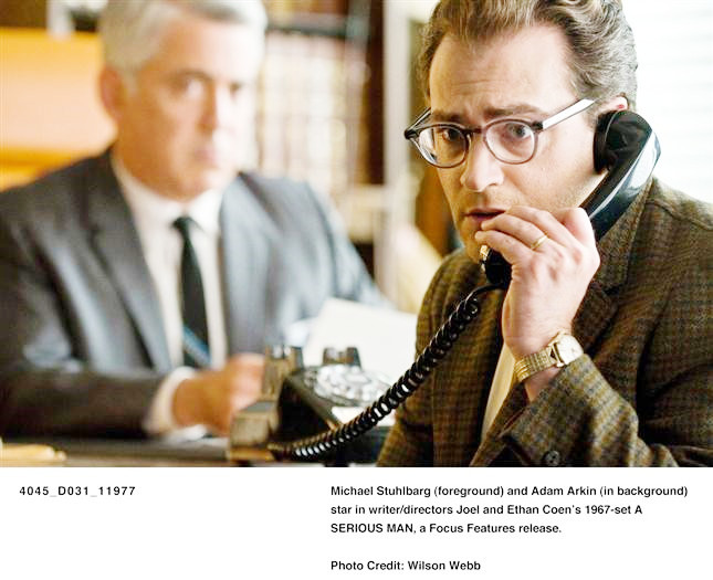 严肃的男人剧照的剧照