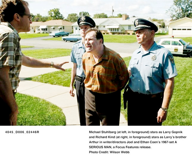 严肃的男人剧照的剧照