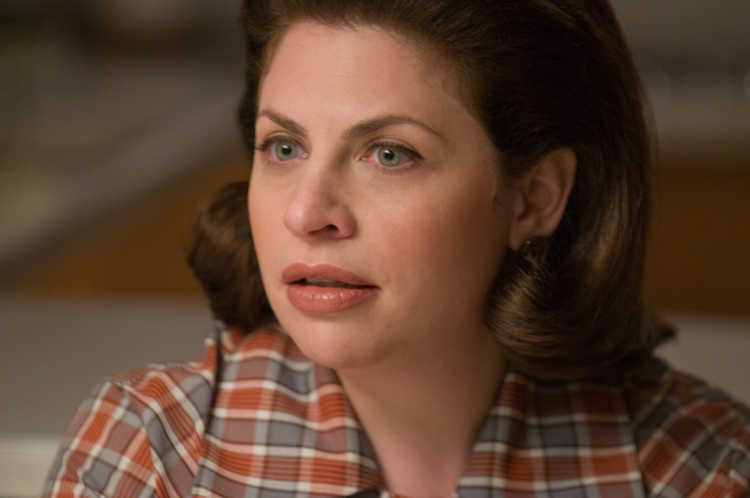 严肃的男人剧照的剧照