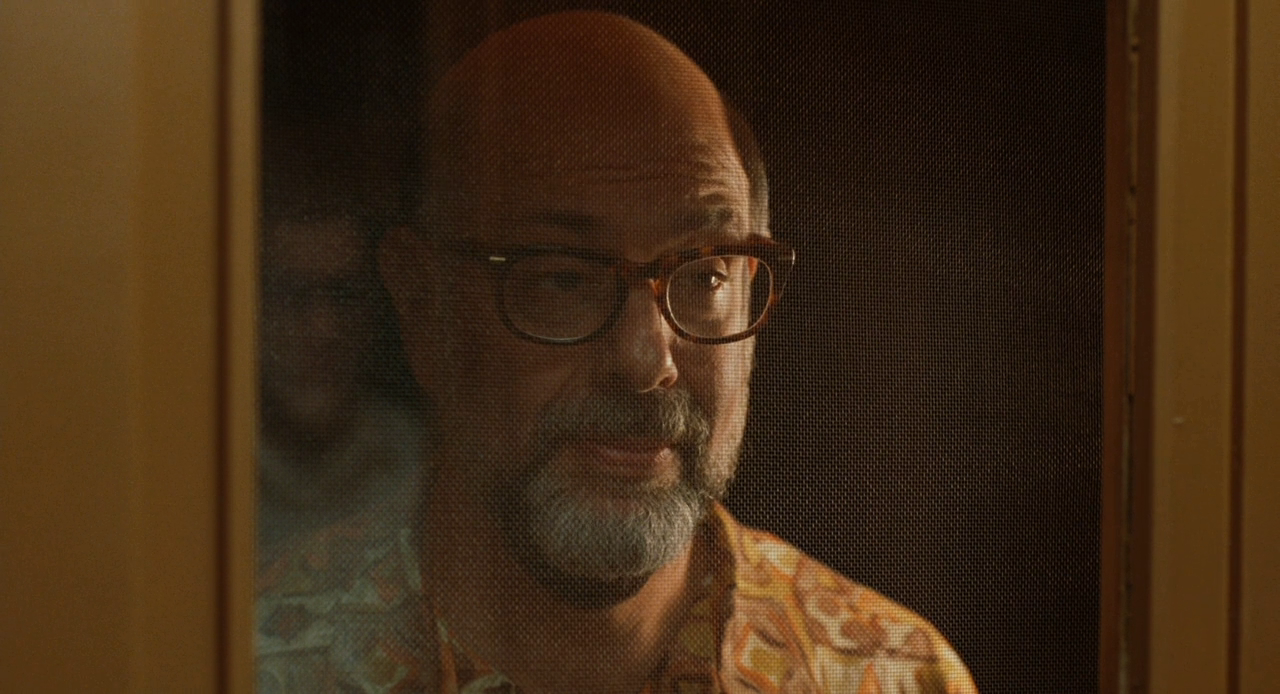 严肃的男人剧照的剧照