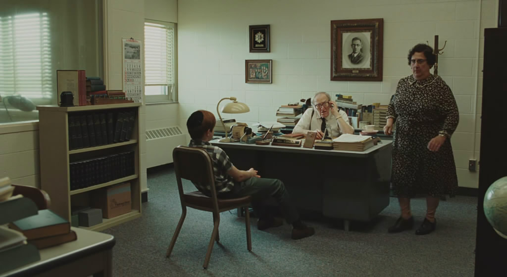 严肃的男人剧照的剧照