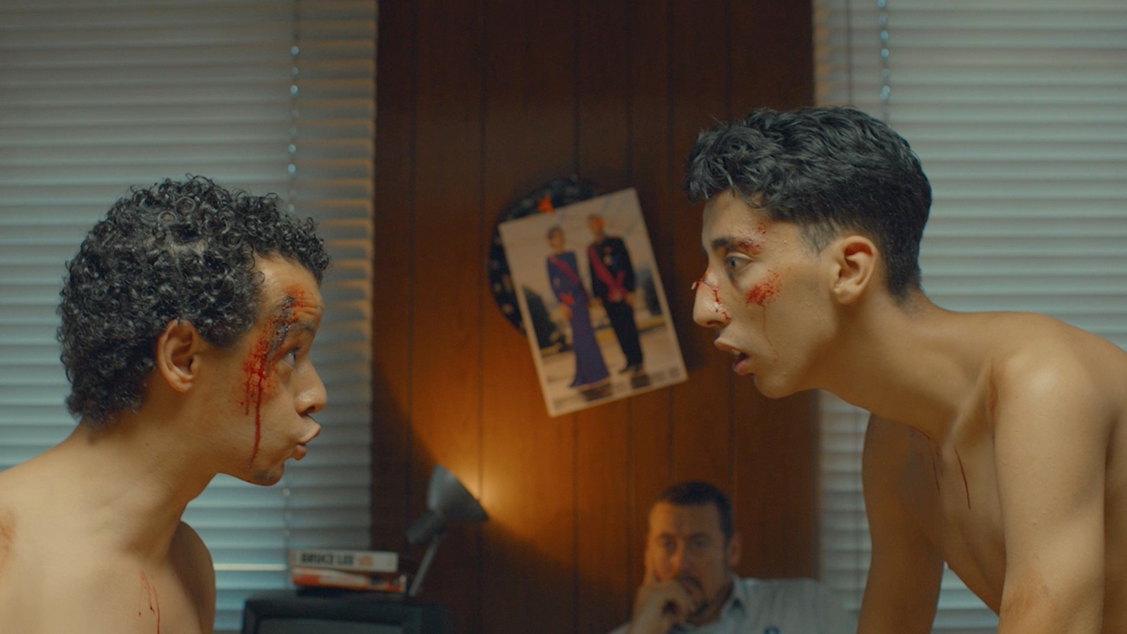 紧急状态了，傻逼剧照的剧照