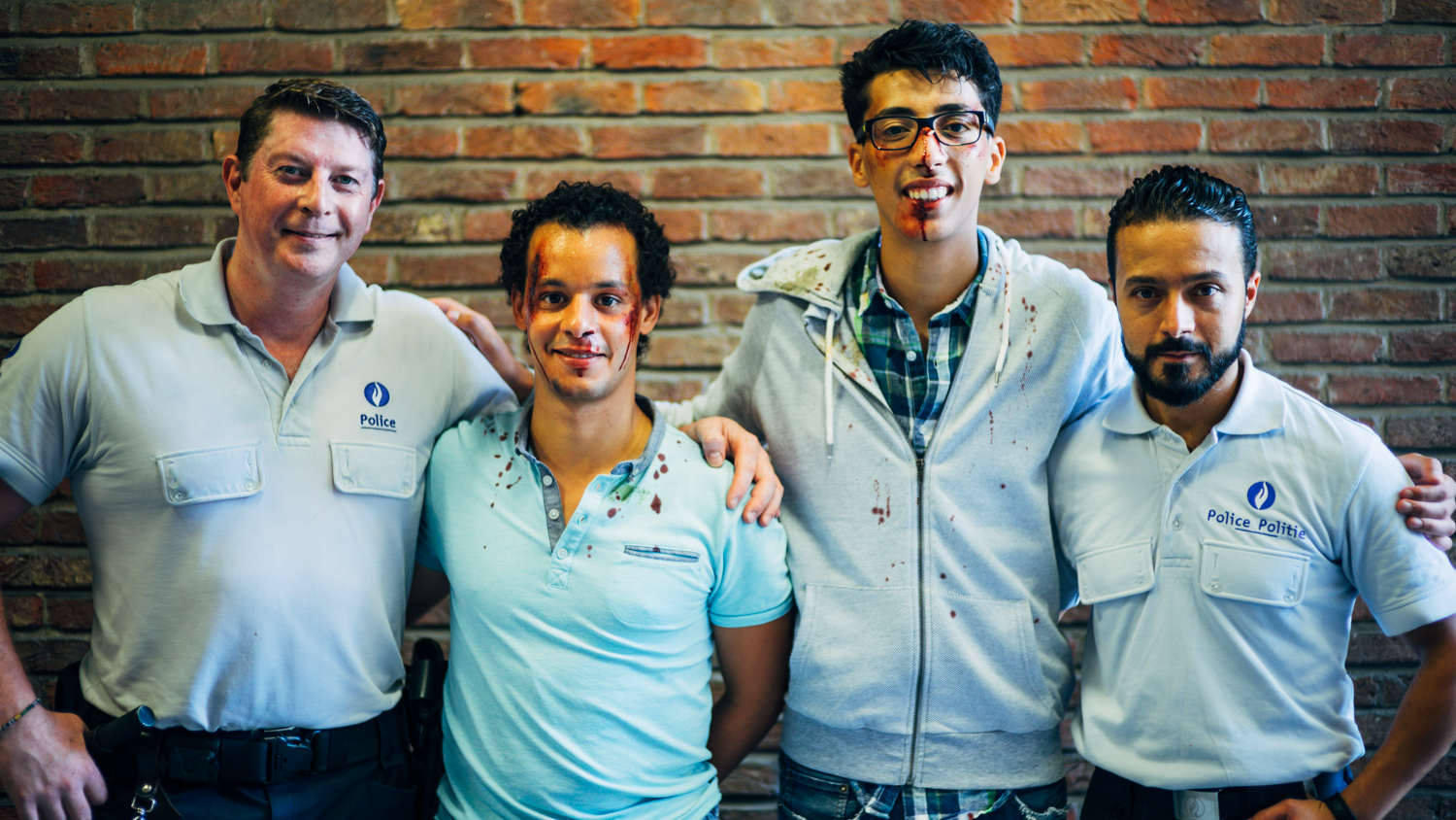 紧急状态了，傻逼剧照的剧照