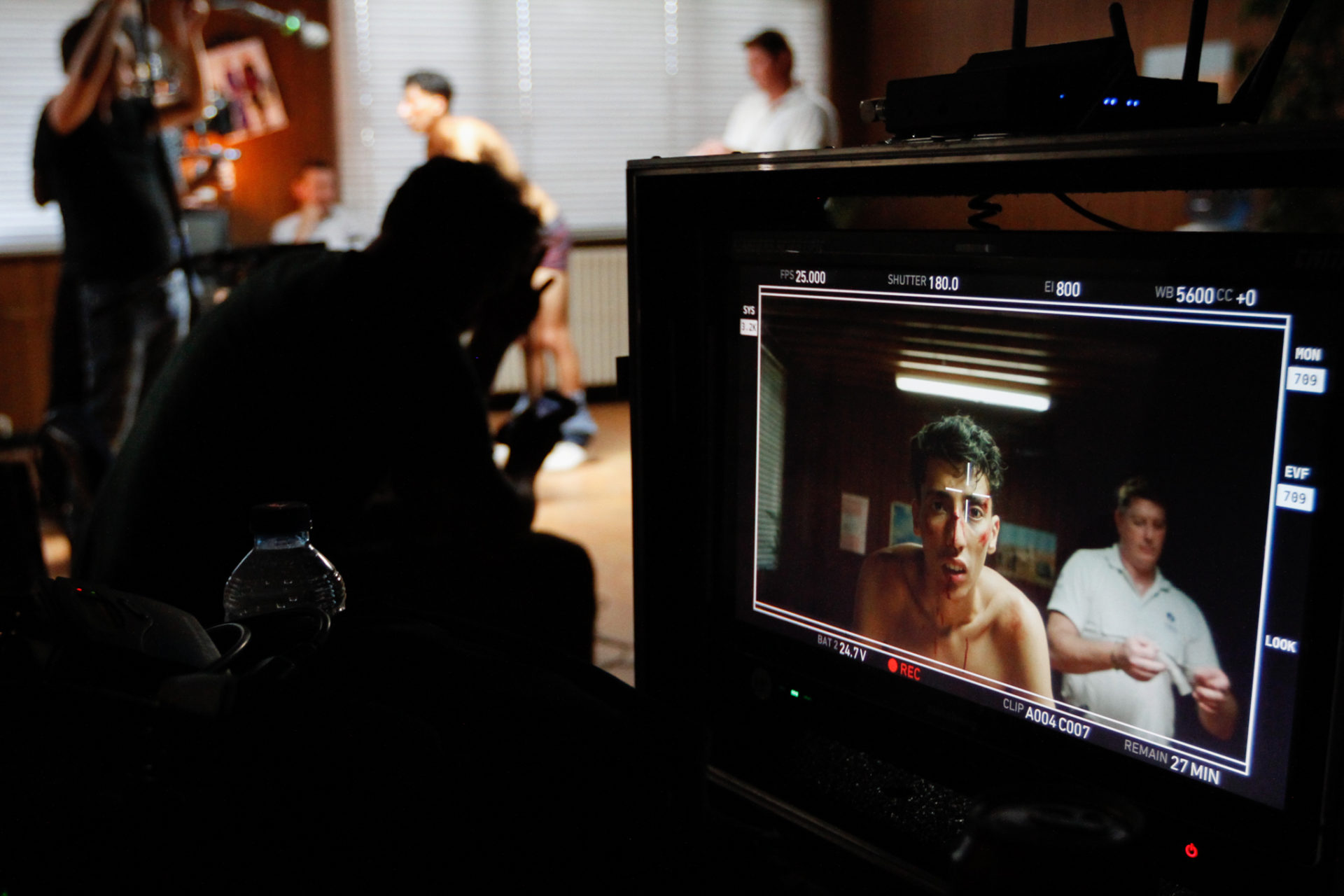 紧急状态了，傻逼剧照的剧照