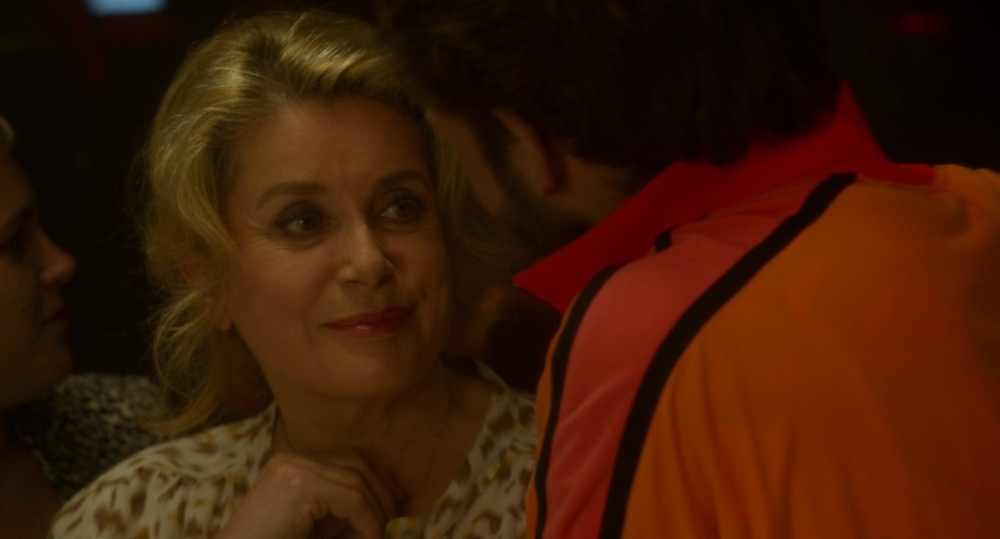 她在路上剧照的剧照