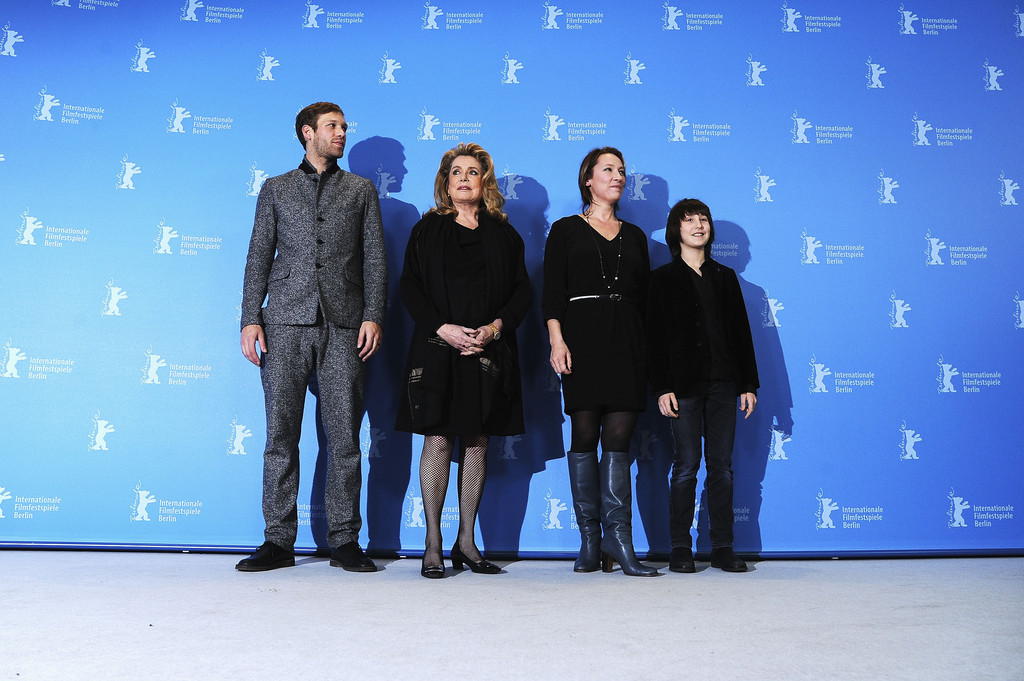 她在路上剧照的剧照