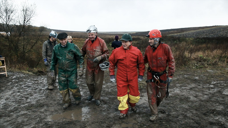 洞穴求生剧照的剧照