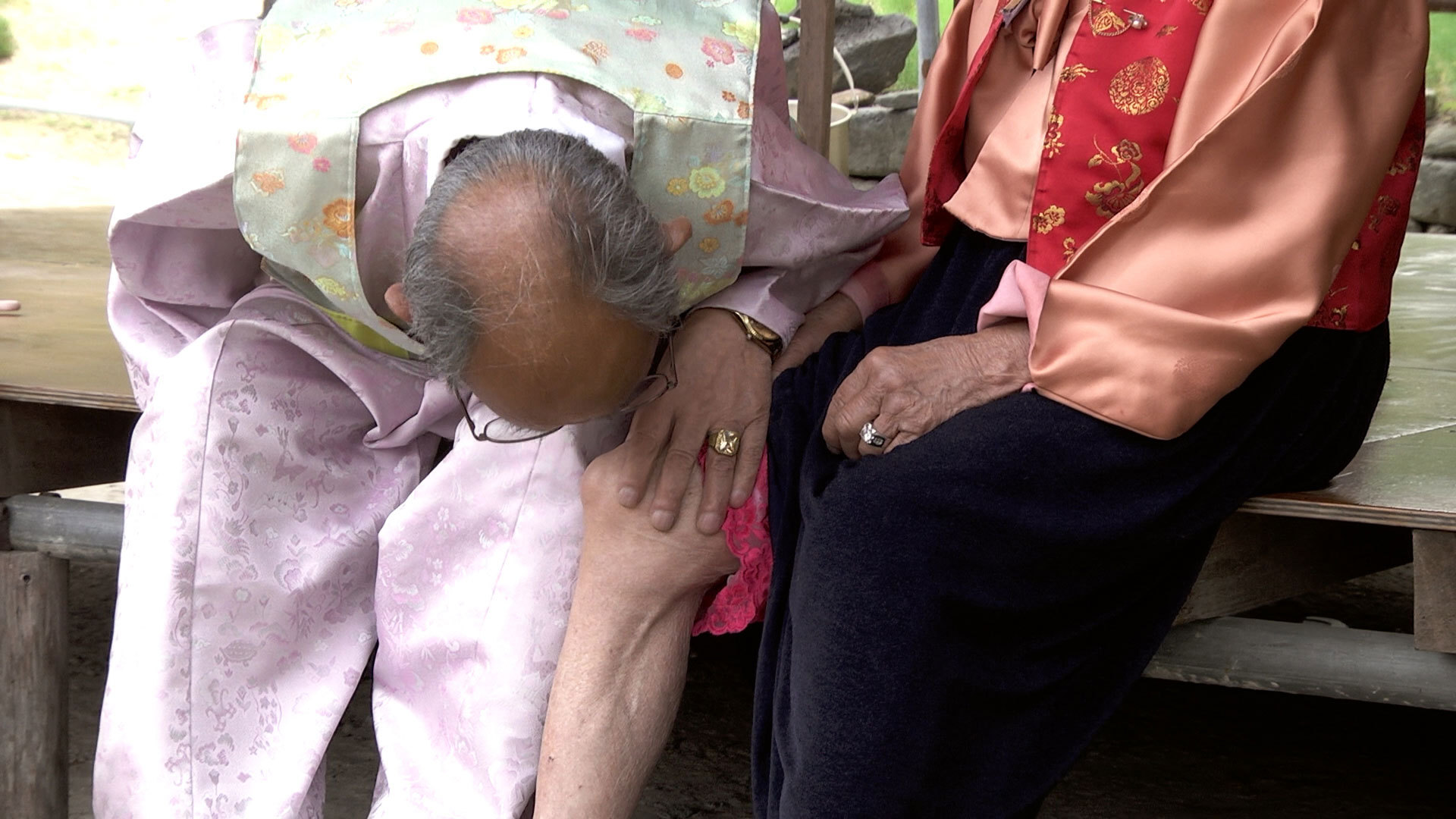 亲爱的，不要跨过那条江剧照的剧照