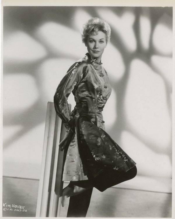 红唇相吻剧照的剧照