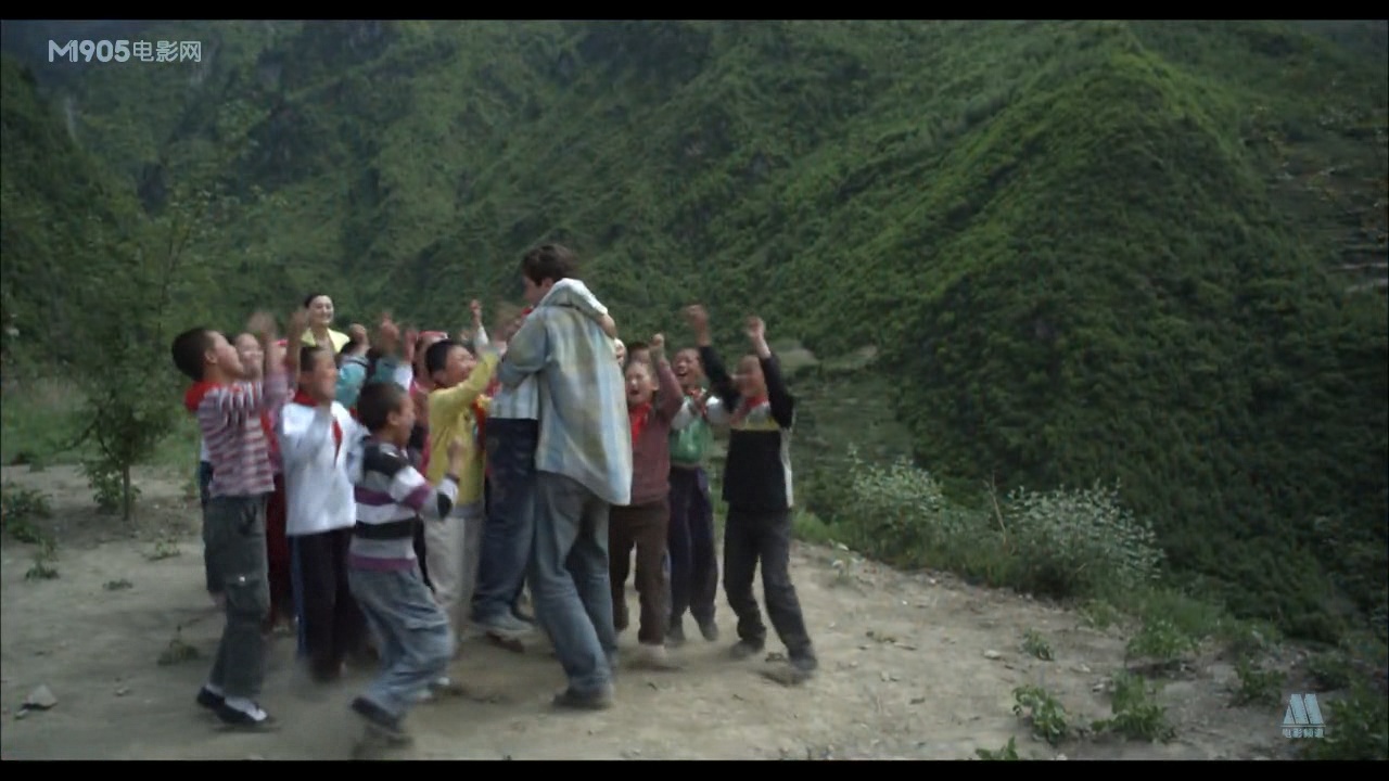 云朵上的羊角花剧照的剧照