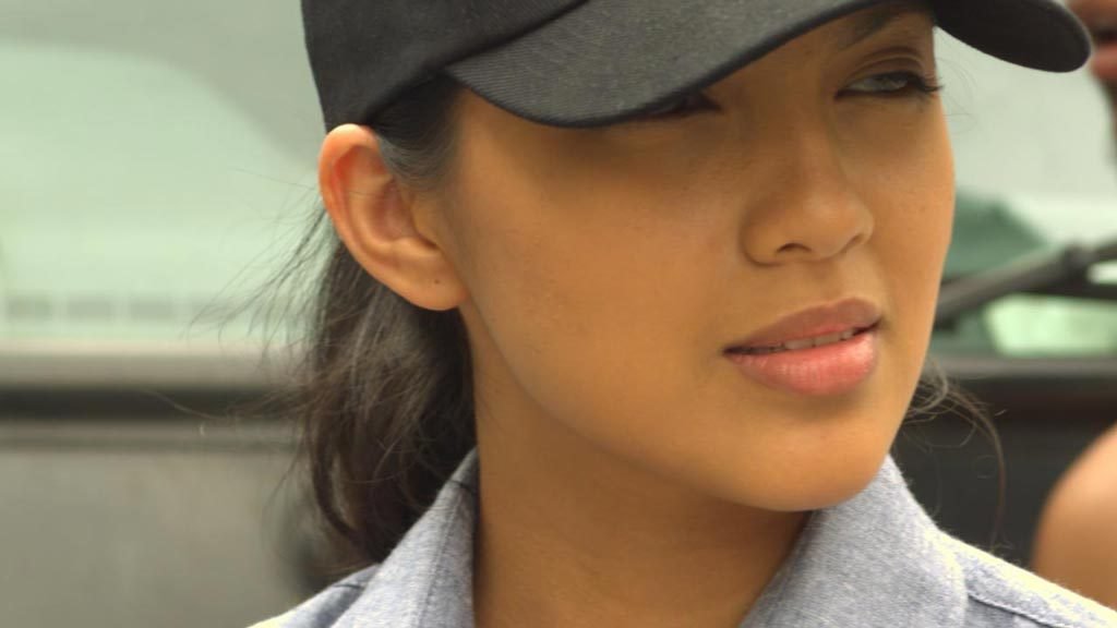 男人转化出机器人铠装剧照的剧照