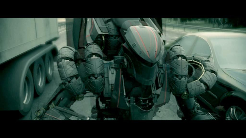 男人转化出机器人铠装剧照的剧照